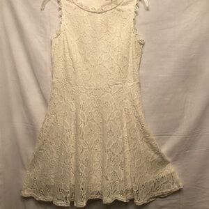Ivory lace dress size M. NWT